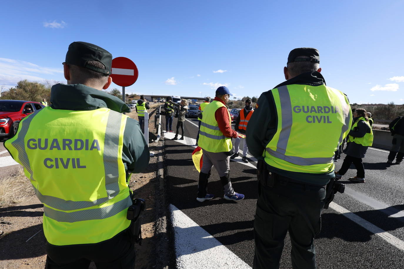 Los agricultores vuelven a la carga este sábado y provocan cortes en la A-3