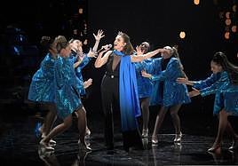 Ana Belén durante su actuación y homenaje a Concha Velasco.