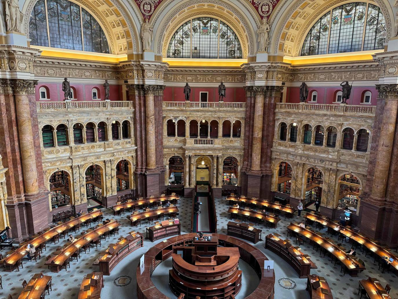 Dentro de la biblioteca más grande del mundo