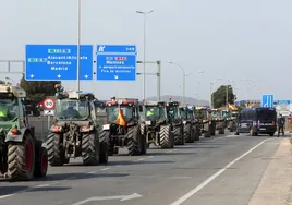 Tractores a la altura de Quart de Poblet.