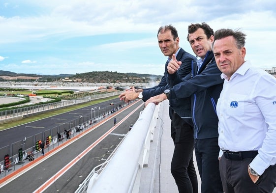 Luis Cervera, Alberto Longo y Manuel Aviñó en los test de Fórmula E el pasado mes de octubre en el Circuit