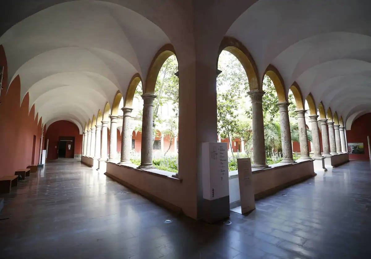 Claustro renacentista del Centro del Carmen.