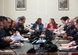 La delegada del Gobierno, Pilar Bernabé, y la alcaldesa de Valencia, María José Catalá, en la Junta de Seguridad de Fallas.