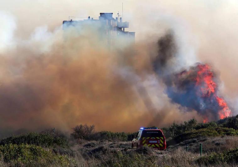 Llamas del incendio durante este lunes