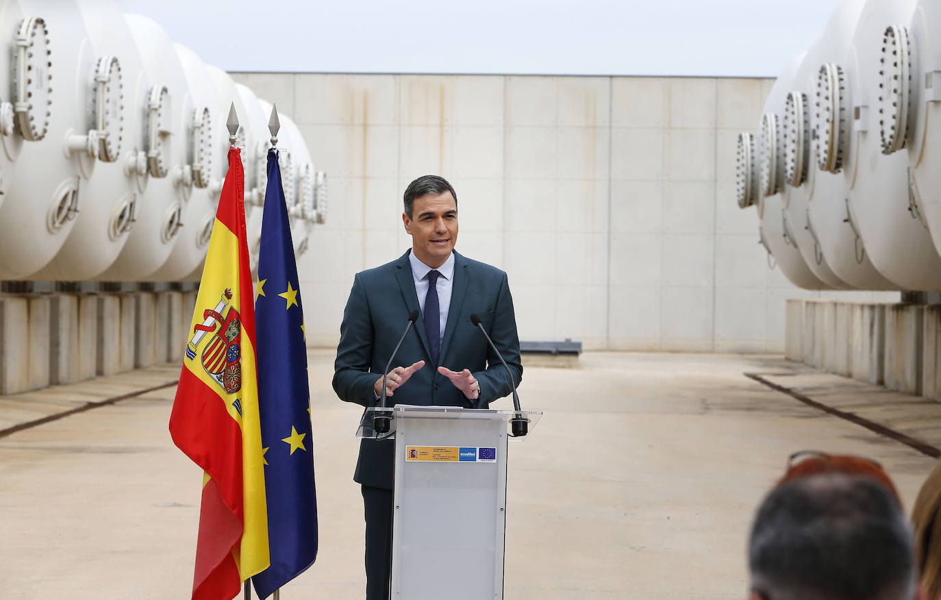 Fotos de la visita de Pedro Sánchez a las instalaciones de la planta desaladora de Torrevieja