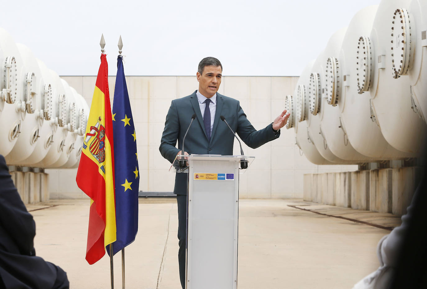 Fotos de la visita de Pedro Sánchez a las instalaciones de la planta desaladora de Torrevieja