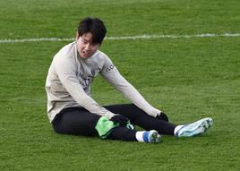 Kang-In Lee, en un entrenamiento con el PSG.