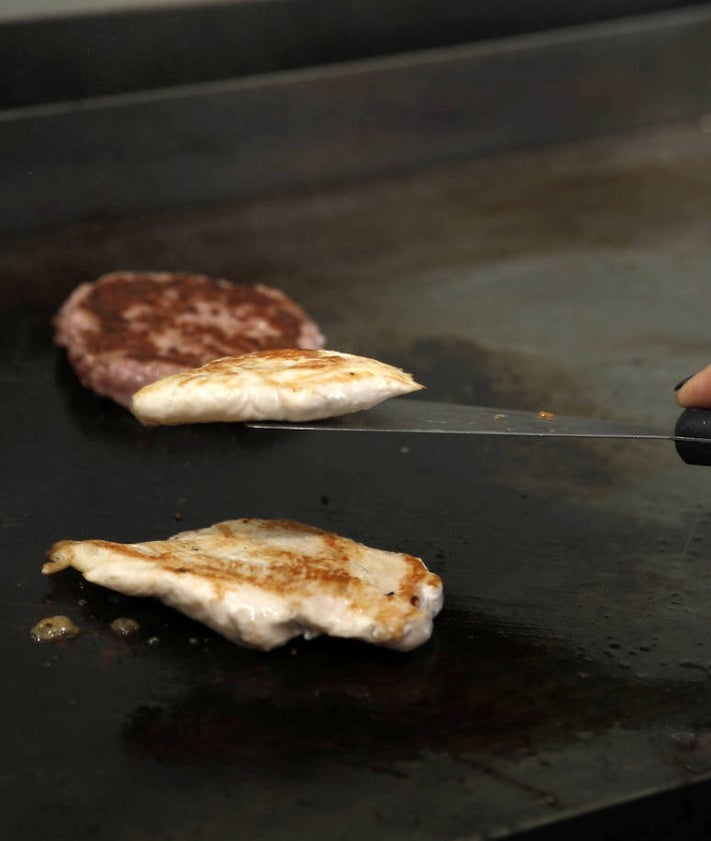 Imagen secundaria 2 - 40 años de El Campús de Dénia, el bar con la mejor tortilla de patata de la Marina