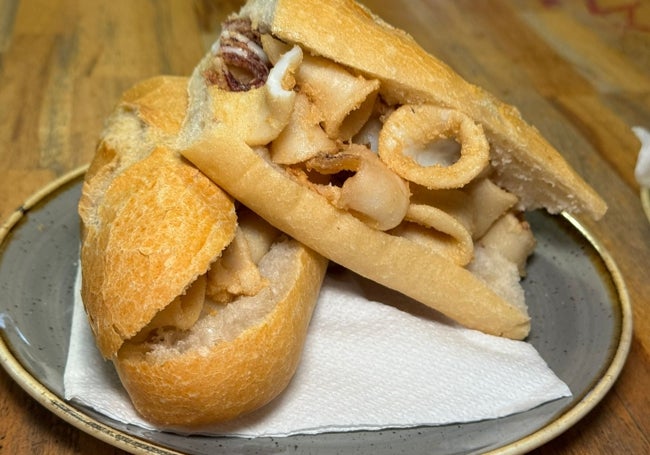 Bocadillo de calamares a la romana.