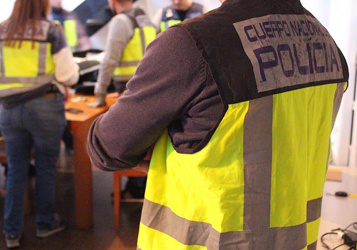 La Policía detiene a una banda que robaba material en despachos de Valencia y que usaba hasta un taxi ficticio para huir