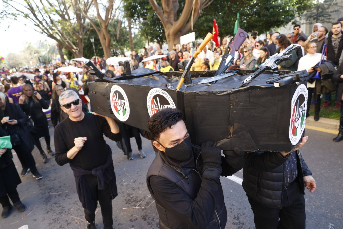 El desfile de carnaval revoluciona las calles de Ruzafa