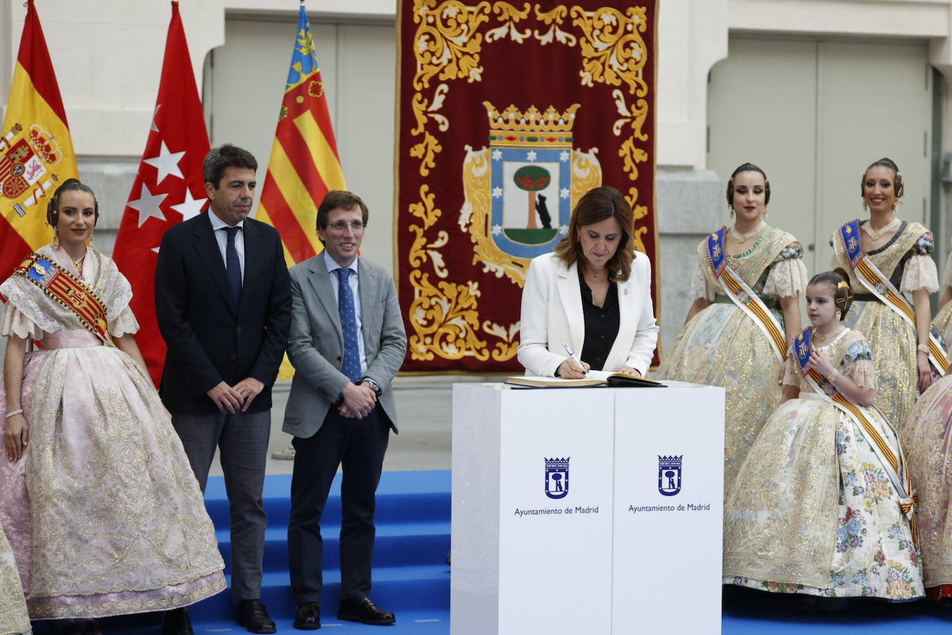 Recepción Oficial a las Falleras Mayores de Valencia en el Ayuntamiento de Madrid