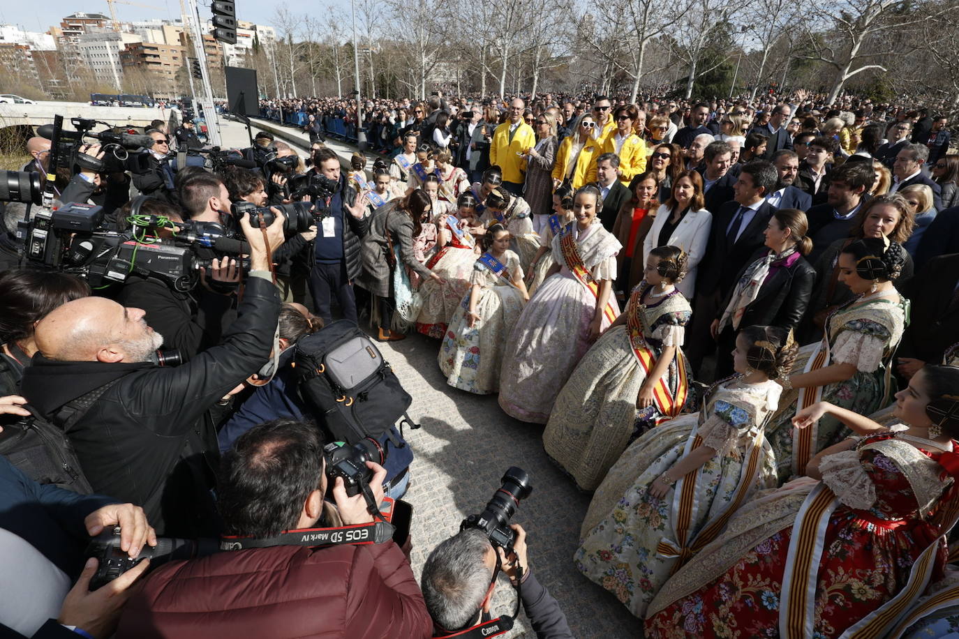 Fotos: Espectacular mascletà en Madrid con llenazo en Puente del Rey