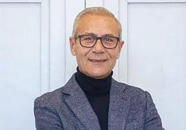 Santiago Ballester en su despacho.