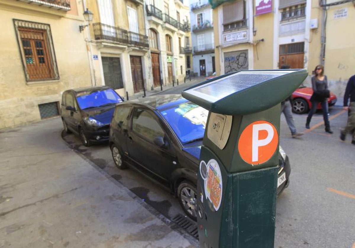 Varias plazas de zona naranja en el centro de Valencia.