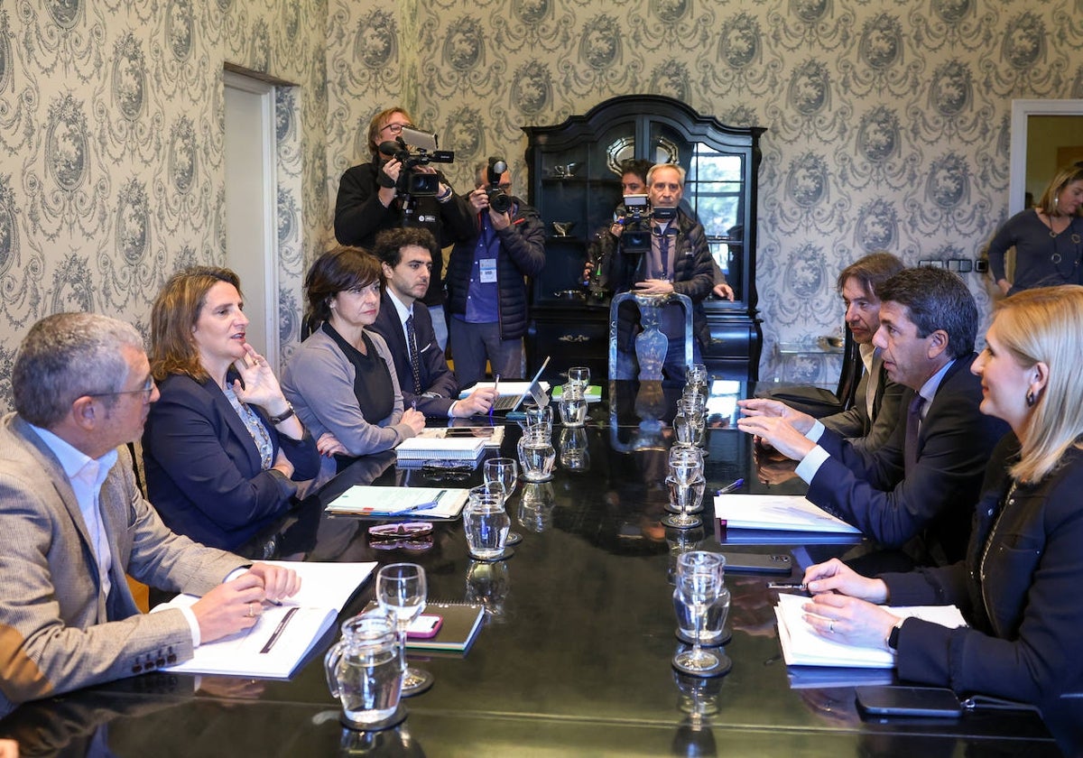 Un momento de la reunión entre Ribera y Mazón.