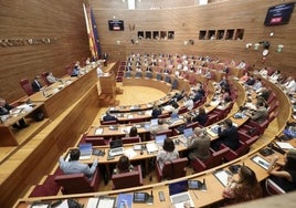 PP y Vox adaptan el reglamento de Les Corts a una ley del Botánico siete años congelada