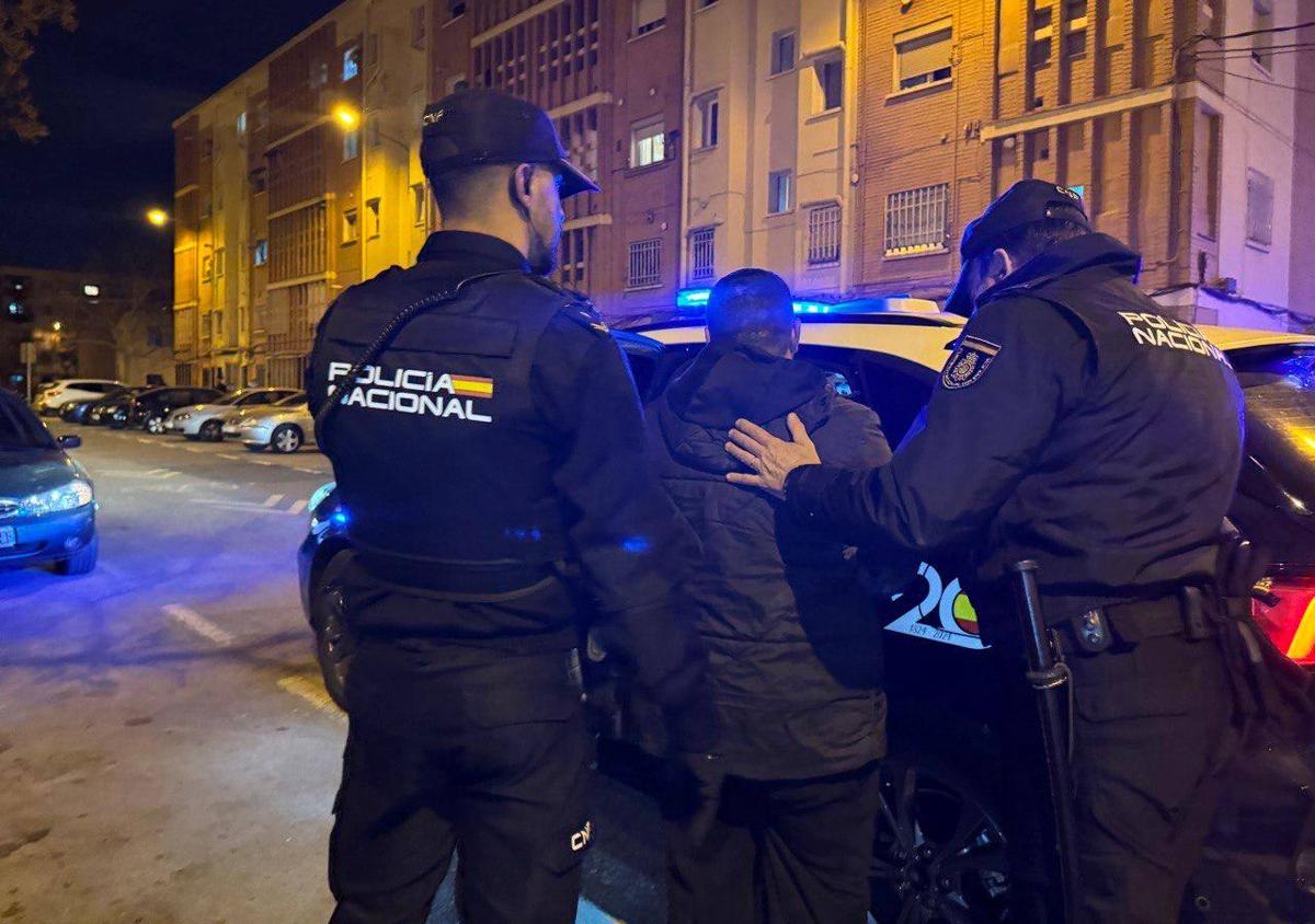 Imagen secundaria 1 - Operación policial con once detenidos en el barrio de la Fuensanta de Valencia