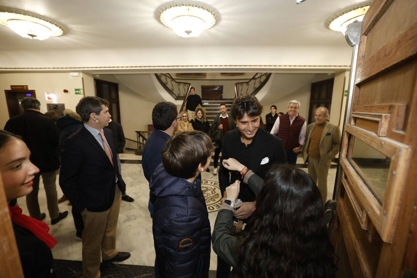 Roca Rey despliega su arte en el Ateneo Mercantil de Valencia