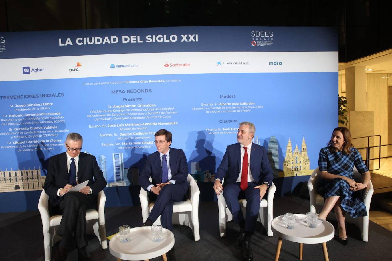 Un momento de la mesa redonda: 'La ciudad del siglo XXI'.