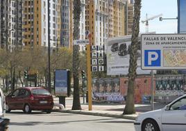 Una calle de Valencia con restricciones en Fallas.