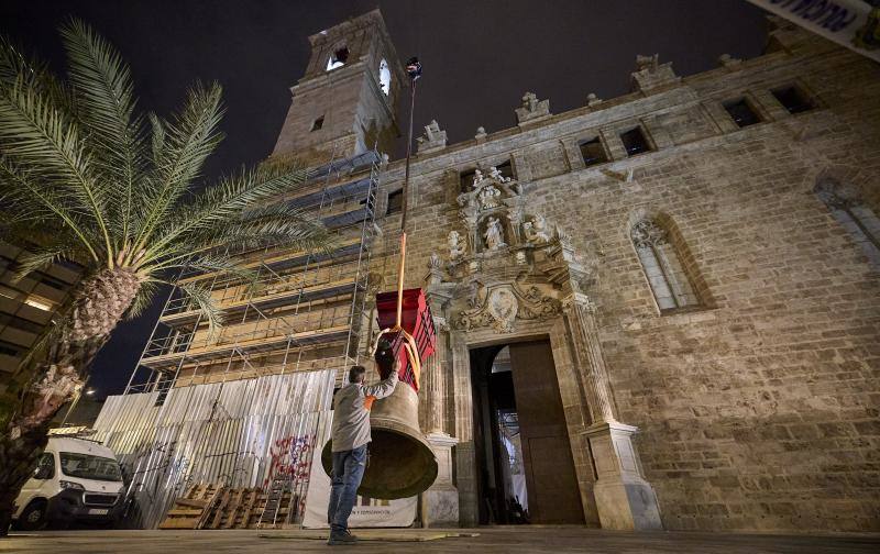 «El Borrego», la campana más grande de Valencia, regresa a su campanario en los Santos Juanes