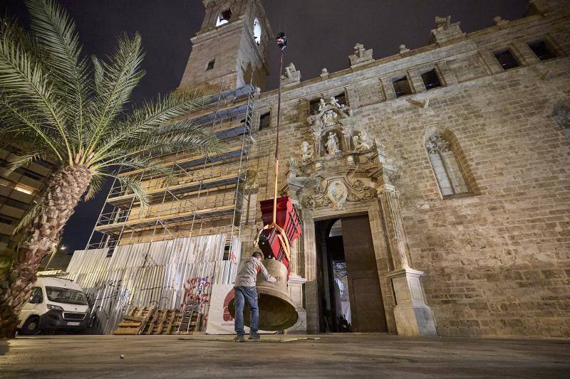 «El Borrego», la campana más grande de Valencia, regresa a su campanario en los Santos Juanes