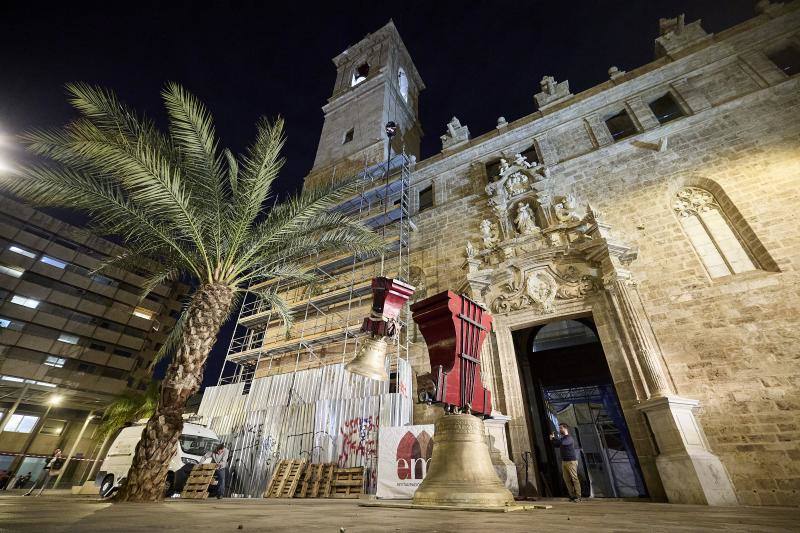 «El Borrego», la campana más grande de Valencia, regresa a su campanario en los Santos Juanes