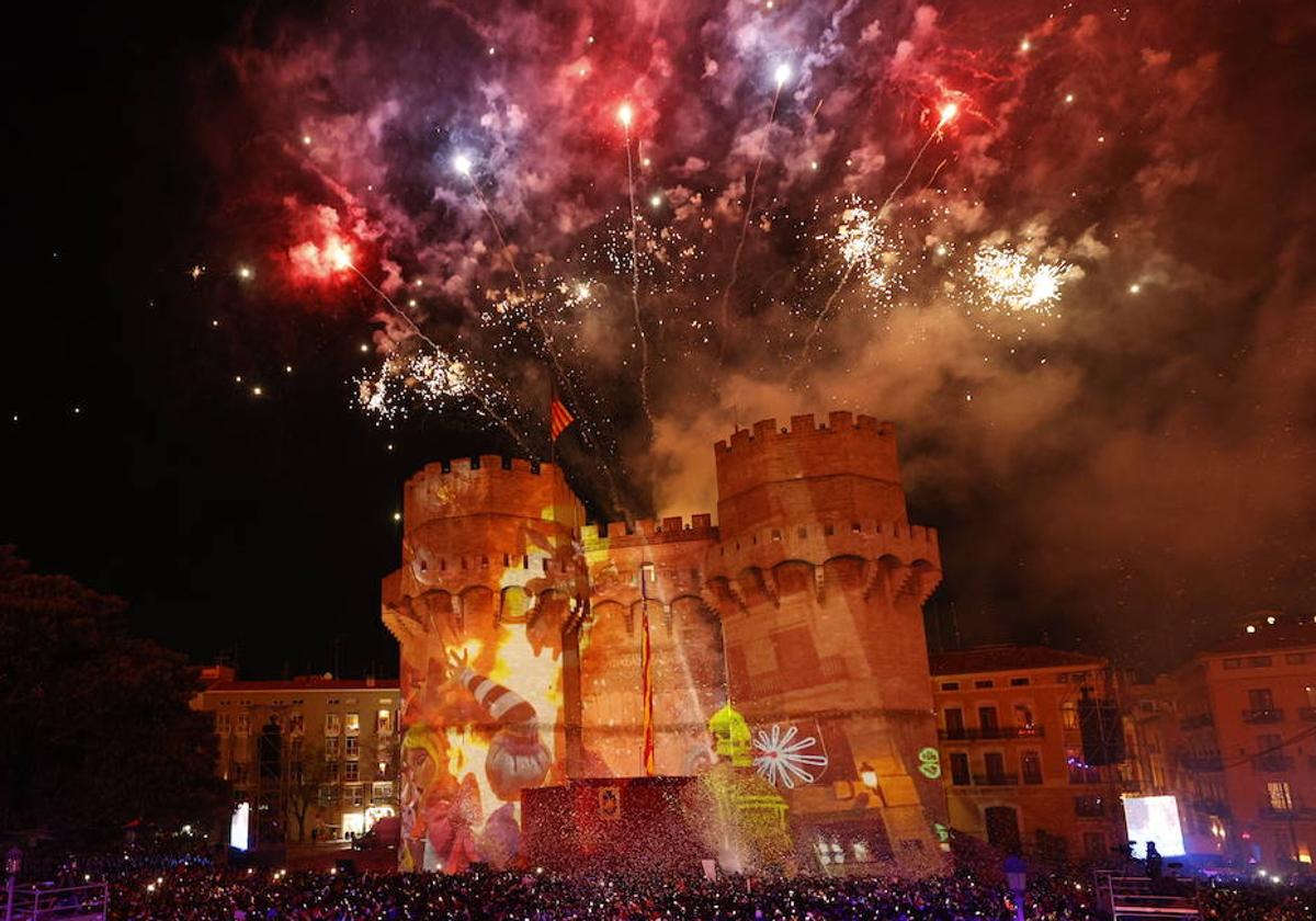 Espectáculo de fuegos artificiales en la Crida de 2023.