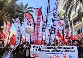 Los trabajadores de la banca dicen basta: «Los banqueros se han hecho muy ricos y los bancarios más pobres»