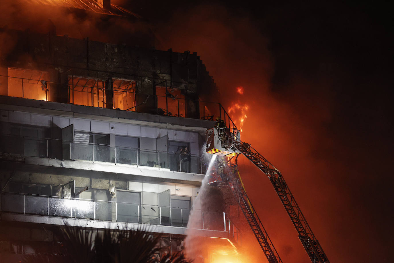 Las terribles imágenes del incendio en Campanar