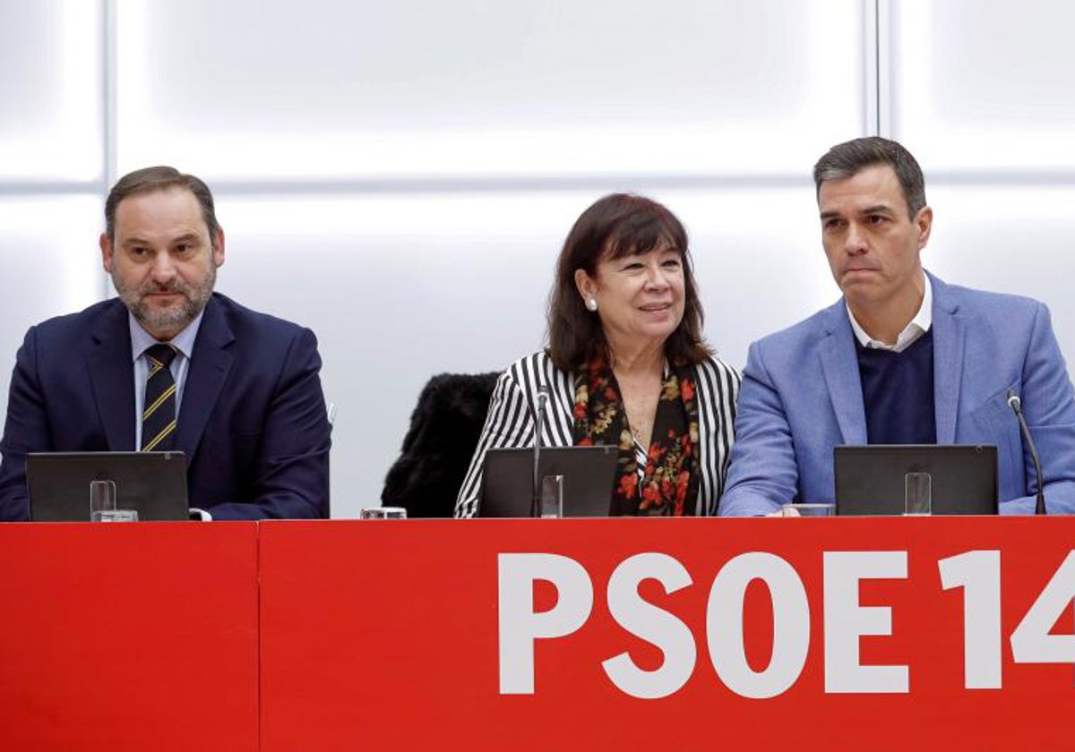 Ábalos, Narbona y Sánchez, en un acto del PSOE.