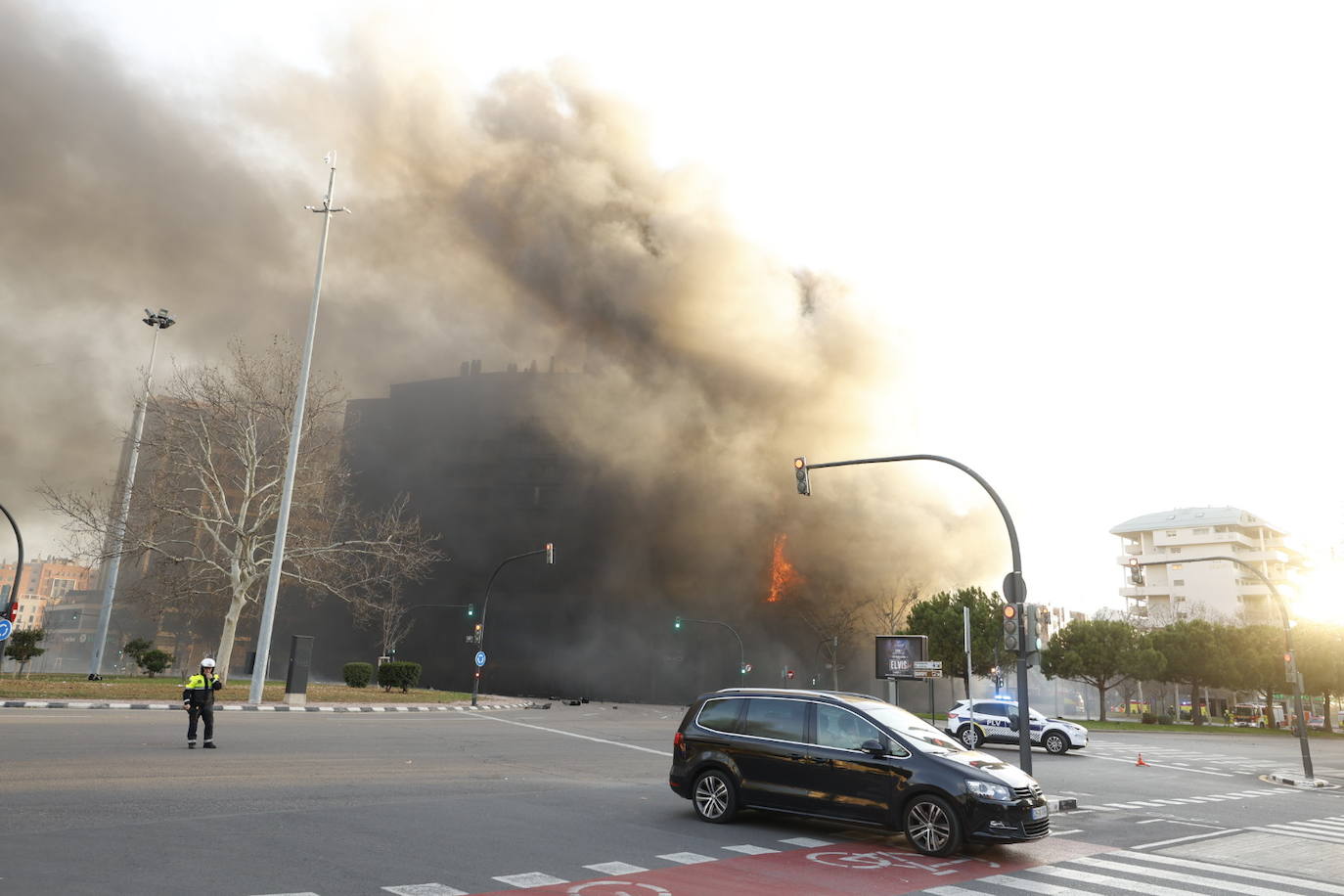 Las terribles imágenes del incendio en Campanar