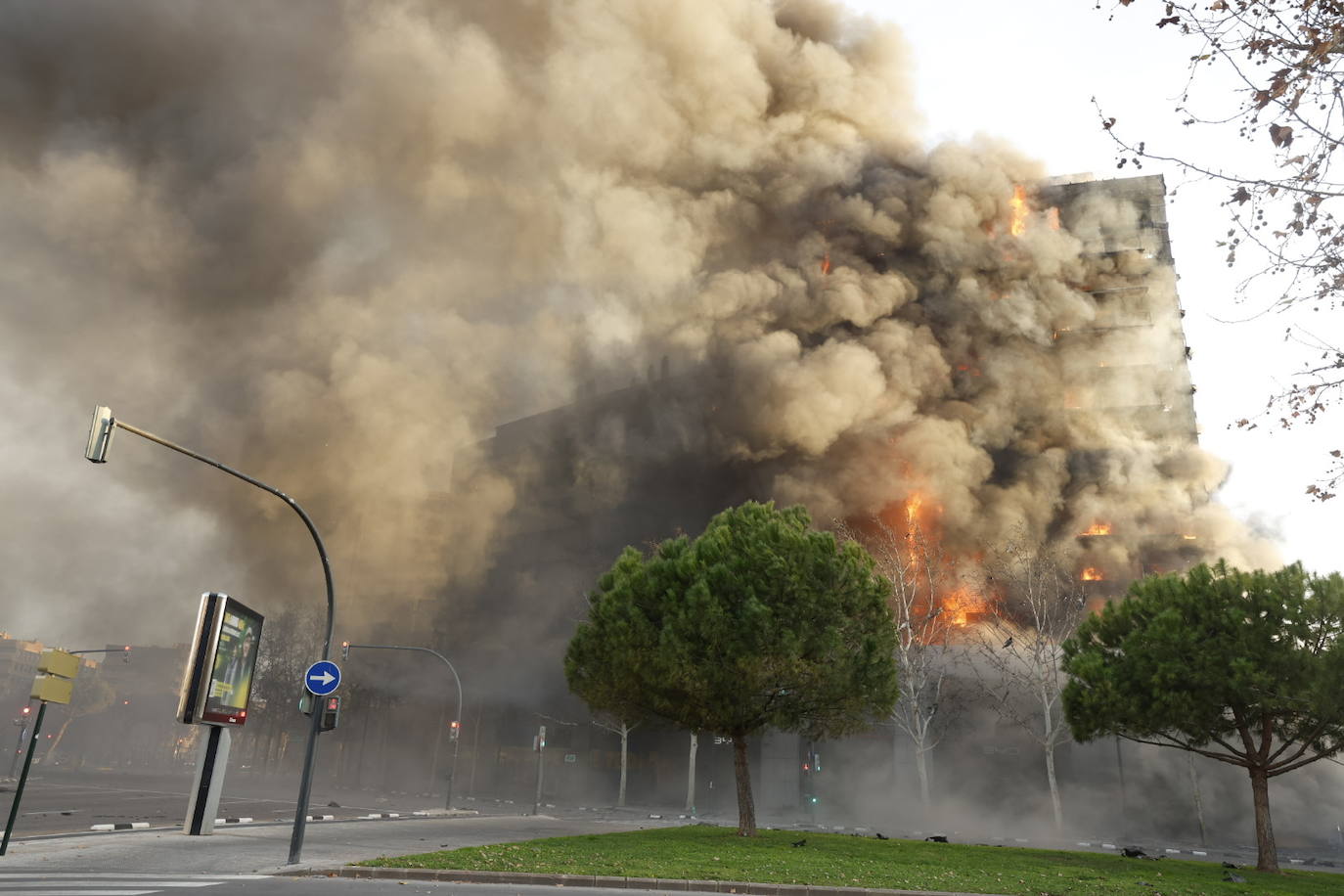 Las terribles imágenes del incendio en Campanar