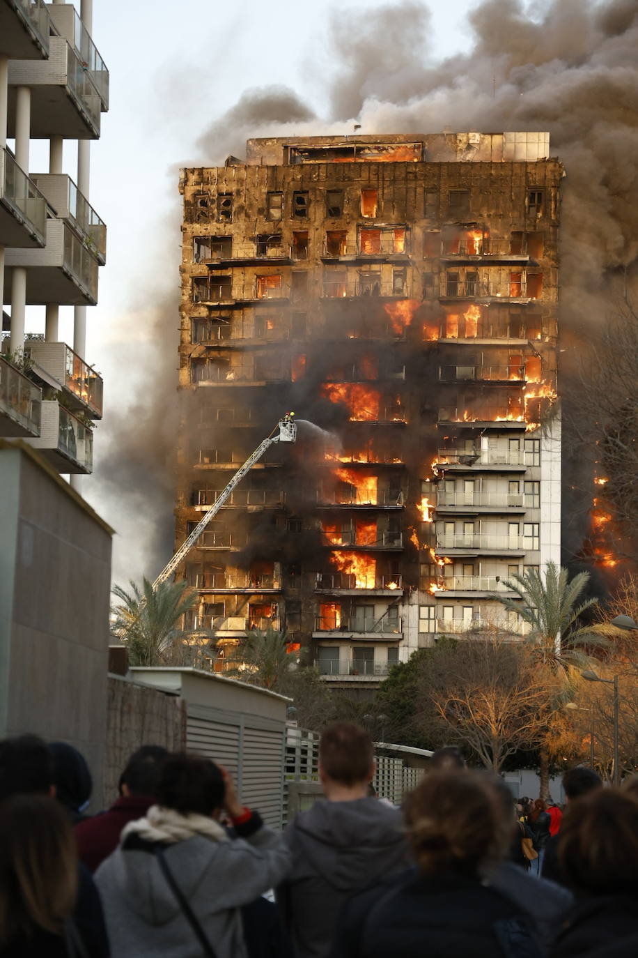 Las terribles imágenes del incendio en Campanar