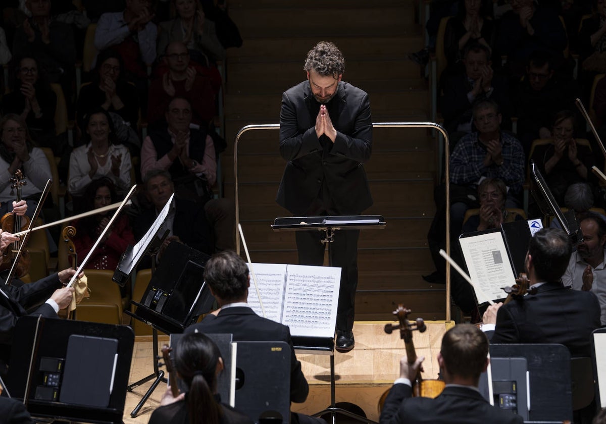 El director musical de Les Arts, James Gaffigan, durante el concierto.