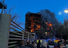 El edificio afectado por las llamas de Campanar.