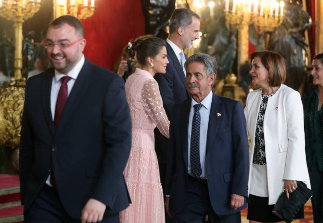 Los reyes durante la celebración de la Fiesta Nacionalel Palacio Real de Madrid en 2019.