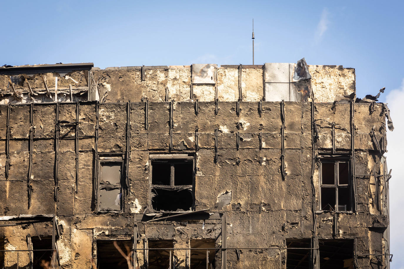 Fotos del día después del incendio en Campanar