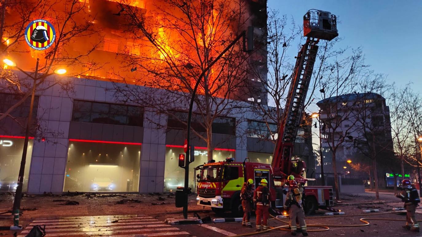 Las terribles imágenes del incendio en Campanar