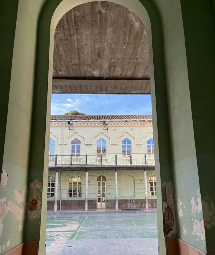 Imagen secundaria 2 - Desperfectos en los colegios Ballester Fandos, Teodoro Llorente y Cervantes.