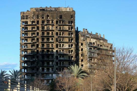 Estado del edificio incendiado.