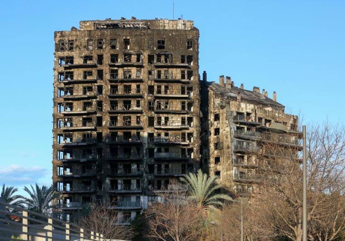 Estado del edificio incendiado.