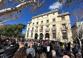Minuto de silencio a las puertas del Ayuntamiento.