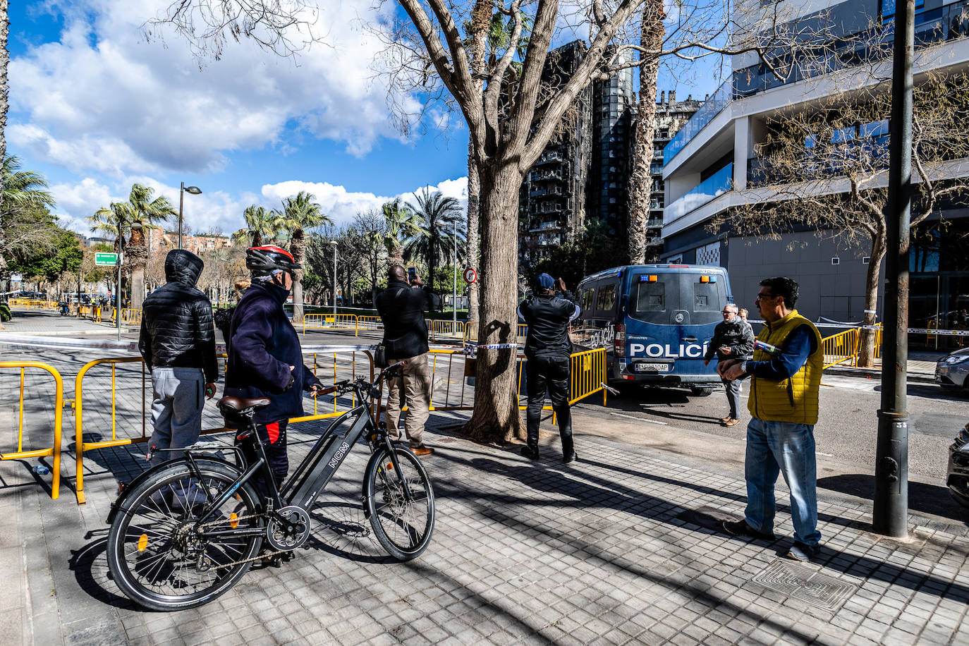 Campanar: El barrio herido en el que la vida sigue