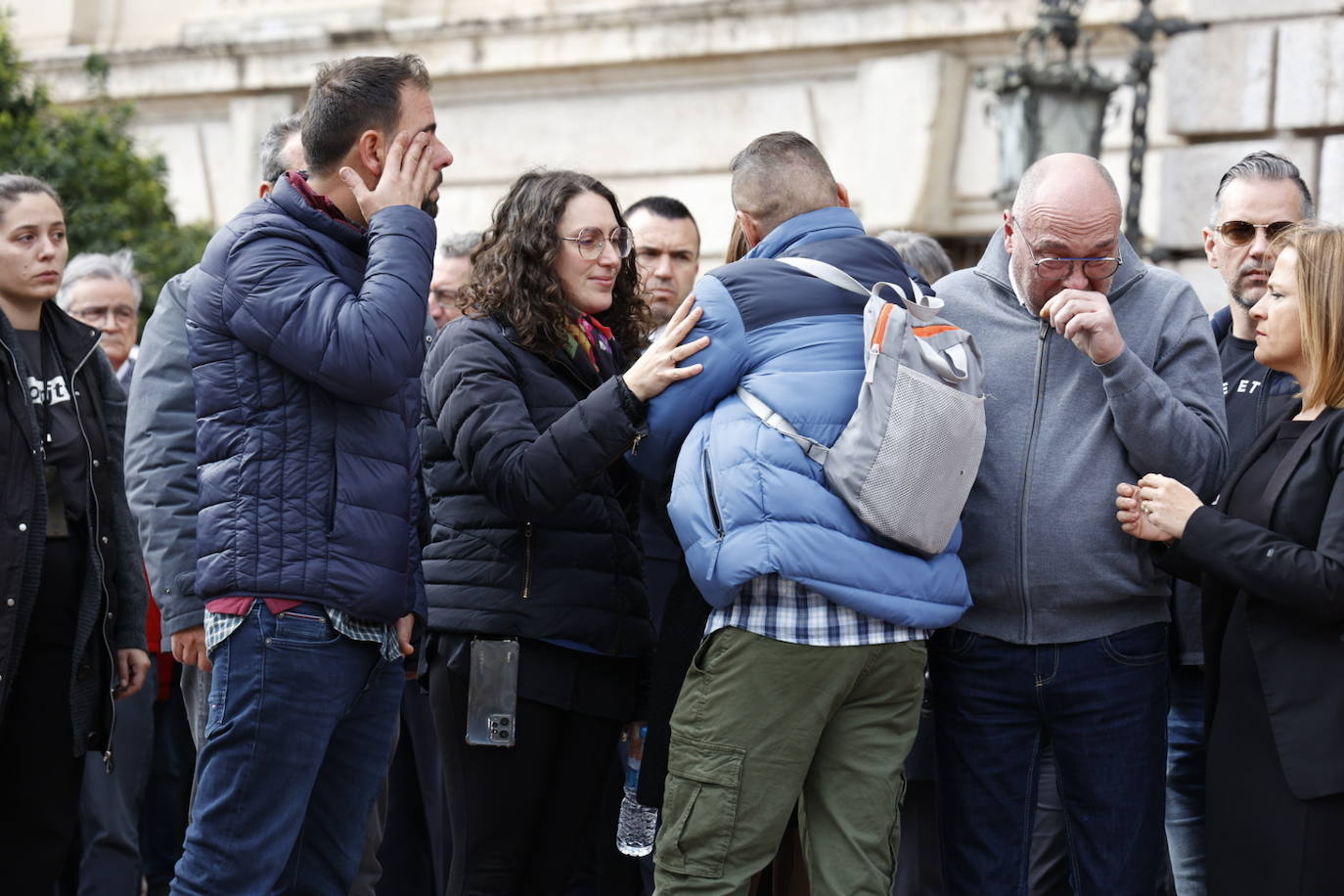 Fotos del minuto de silencio en Valencia en recuerdo de las víctimas del incendio