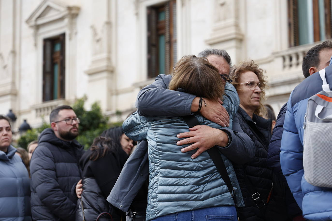 Fotos del minuto de silencio en Valencia en recuerdo de las víctimas del incendio