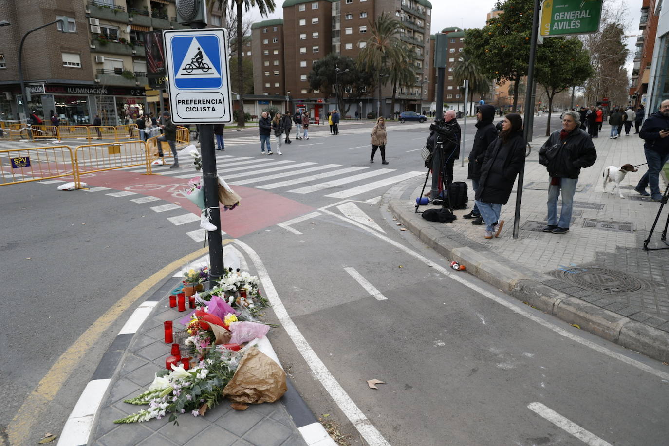 Fotos del altar en honor a las víctimas del incendio de Valencia