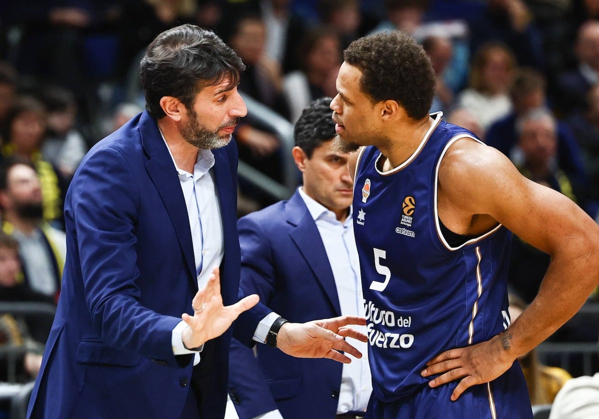 Álex Mumbrú y Justin Anderson durante un encuentro de Euroliga