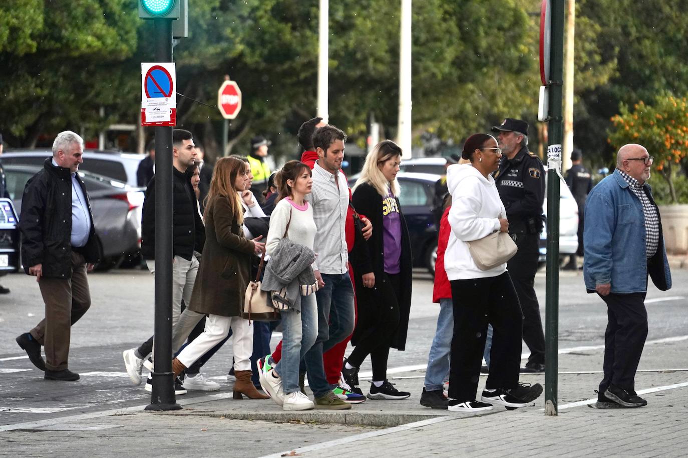 Todas las imágenes de los Reyes con las víctimas y en su visita al edificio de Campanar